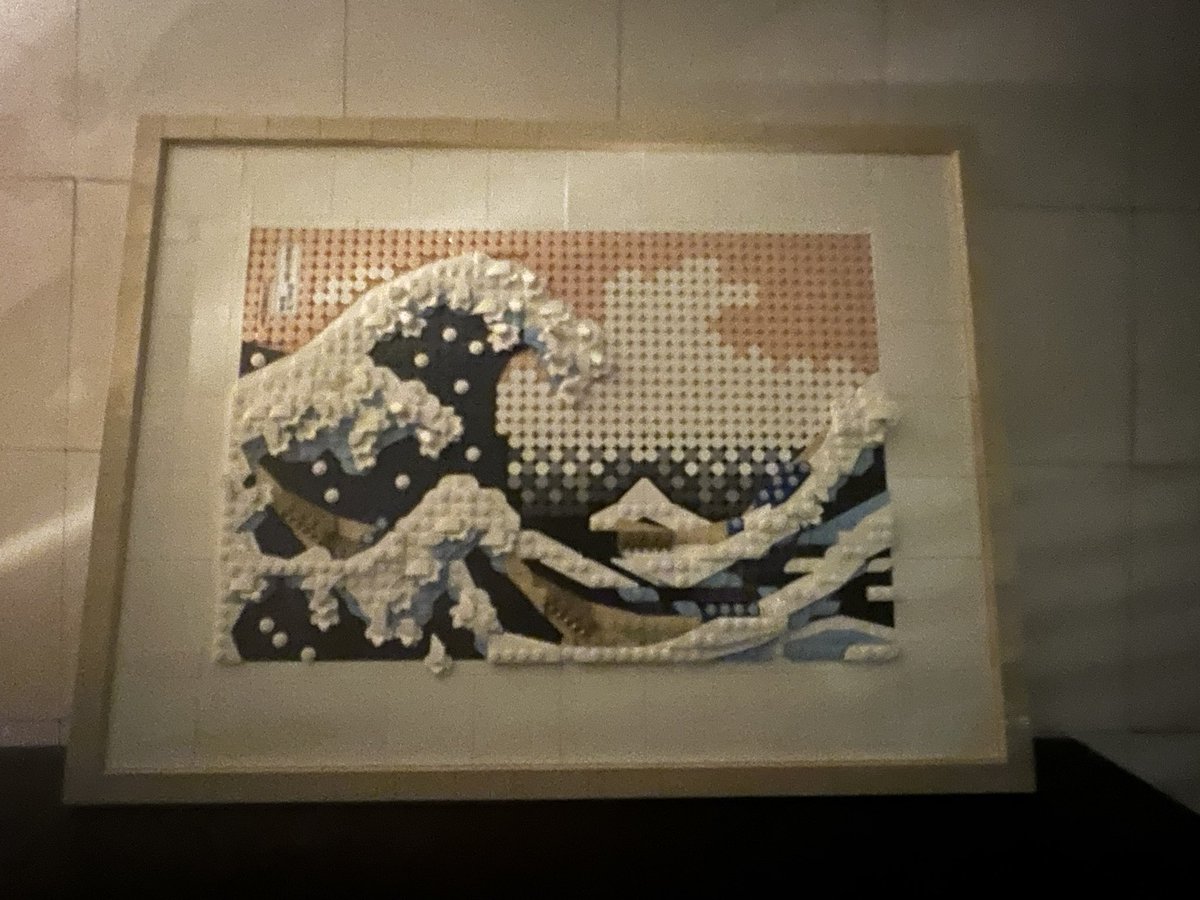 PostvanFenna's tweet photo. Nou… deze is ook af. Wel mooi in het #HoogWater thema dat ‘The Great Wave’ 😬😉. Volgende LEGO is in bestelling… de vetplantjes. En dan ben ik weer ff klaar want ik heb er geen plek meer voor 😅.

#LEGO #Legonerd #AFOL https://t.co/YB5JfQ5Val