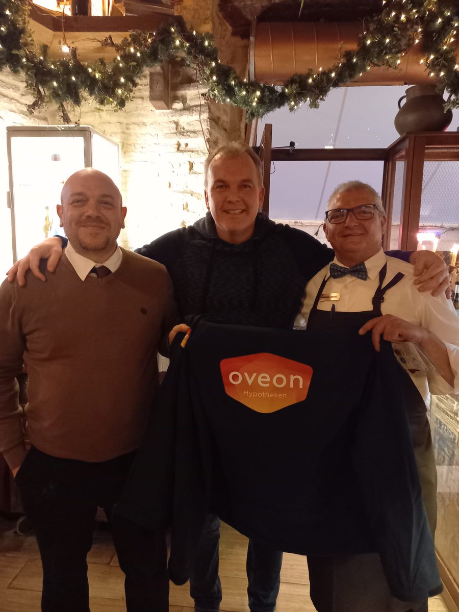 Beetje reclame maken in Sevilla, voor onze nieuwe bedrijfsnaam Oveon, met mijn nieuwe vrienden Miguel en Aleix.