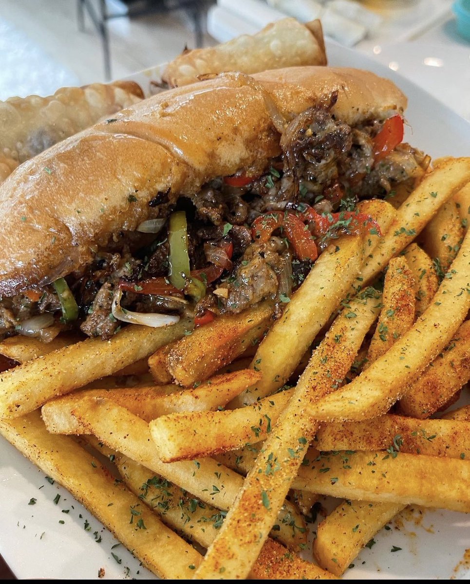 layyon12's tweet photo. Smash or Pass ?🥰

Philly cheesesteak 😩 https://t.co/3xICyGAUYA