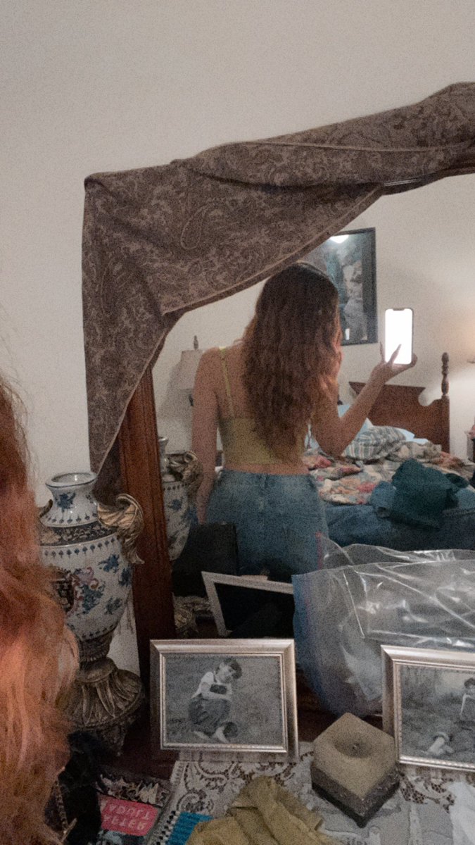 so 2023 made my hair super wavy ?? still learning how to style it and v open to advice from any wavy hair havers/ professionals, but i’m loving it!! thoughts ??