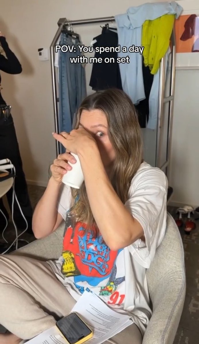 TimberBielPics's tweet photo. Jessica with Justin's t-shirt 🥰❤ https://t.co/i4mdbd5SvE