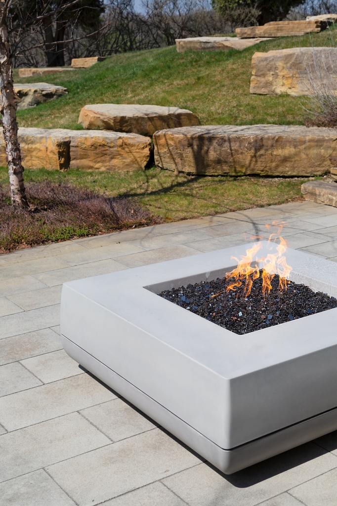 Woodland_Direct's tweet photo. Explore the luxurious and functional features of the FlameCraft Quadro! Its cutting-edge, two-piece interlocking design ensures a swift and hassle-free assembly, while its powerful, Penta-shaped Torpedo burner generates tranquil, campfire-like flames!

 https://t.co/IPdODOW3Kw https://t.co/yatMi9280m