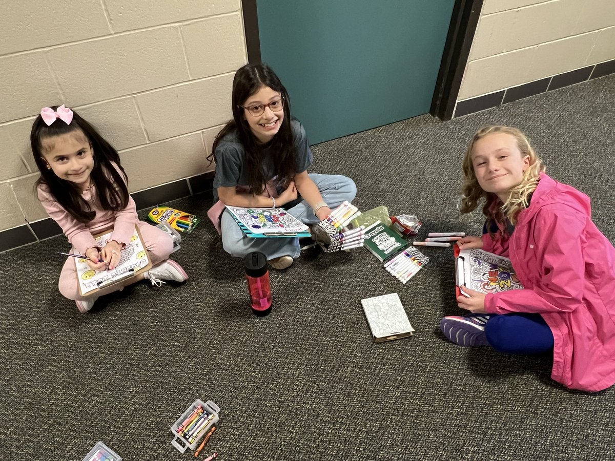 clwesson's tweet photo. Fun Friday coloring New Year sheets with our 5th grade buddies! Thank you @mrshoward_HHE #GrowingGreatness @HumbleISD_HHE https://t.co/K0KmKKP7Zc