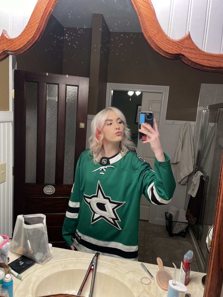 x - claire ✺ tweet media