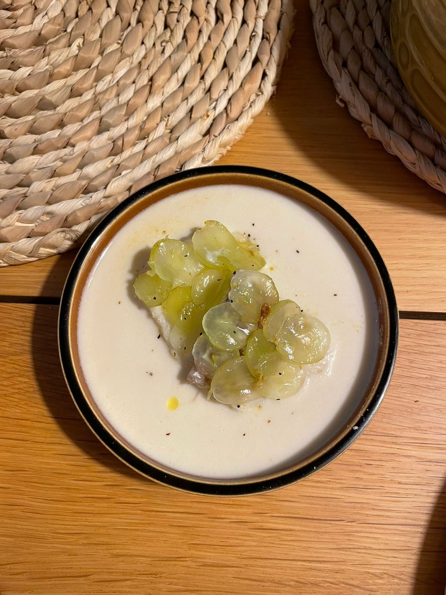 ChefGordonis's tweet image. Confit garlic, anchovies &amp;amp; garlic butter w/ bread. Cod topped with pickled grape in an Ajo Blanco gazpacho. Potato &amp;amp; cheddar croquettes w/ Pico de Gallo!