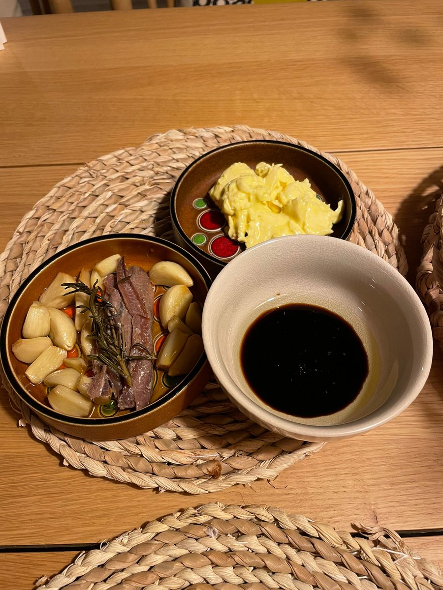 ChefGordonis's tweet image. Confit garlic, anchovies &amp;amp; garlic butter w/ bread. Cod topped with pickled grape in an Ajo Blanco gazpacho. Potato &amp;amp; cheddar croquettes w/ Pico de Gallo!
