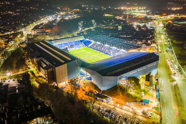 OwlsExtra's tweet photo. 🏟️ Hillsborough under the lights. 

🤌🏼 Perfect. 

#SWFC • #WAWAW https://t.co/y42SsYlbR3