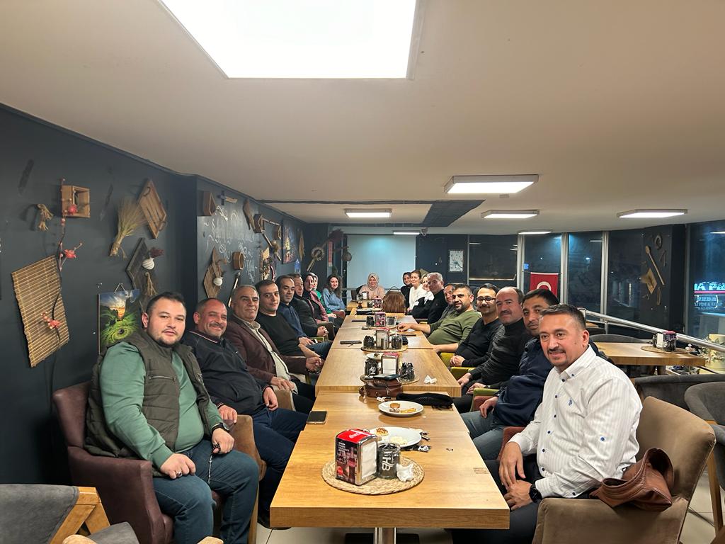 Eğitim Bir Sen Emirdağ İlçe Temsilciliğinin düzenlediği 2024 yılında sürdüreceğimiz Eğitim Söyleşileri programlarının ilkini bugün gerçekleştirdik. Sendikamız yönetim kurulumuza ve kıymetli üyelerimize katılımlarından, ilgi ve nezaketlerinden dolayı teşekkür  ederim.