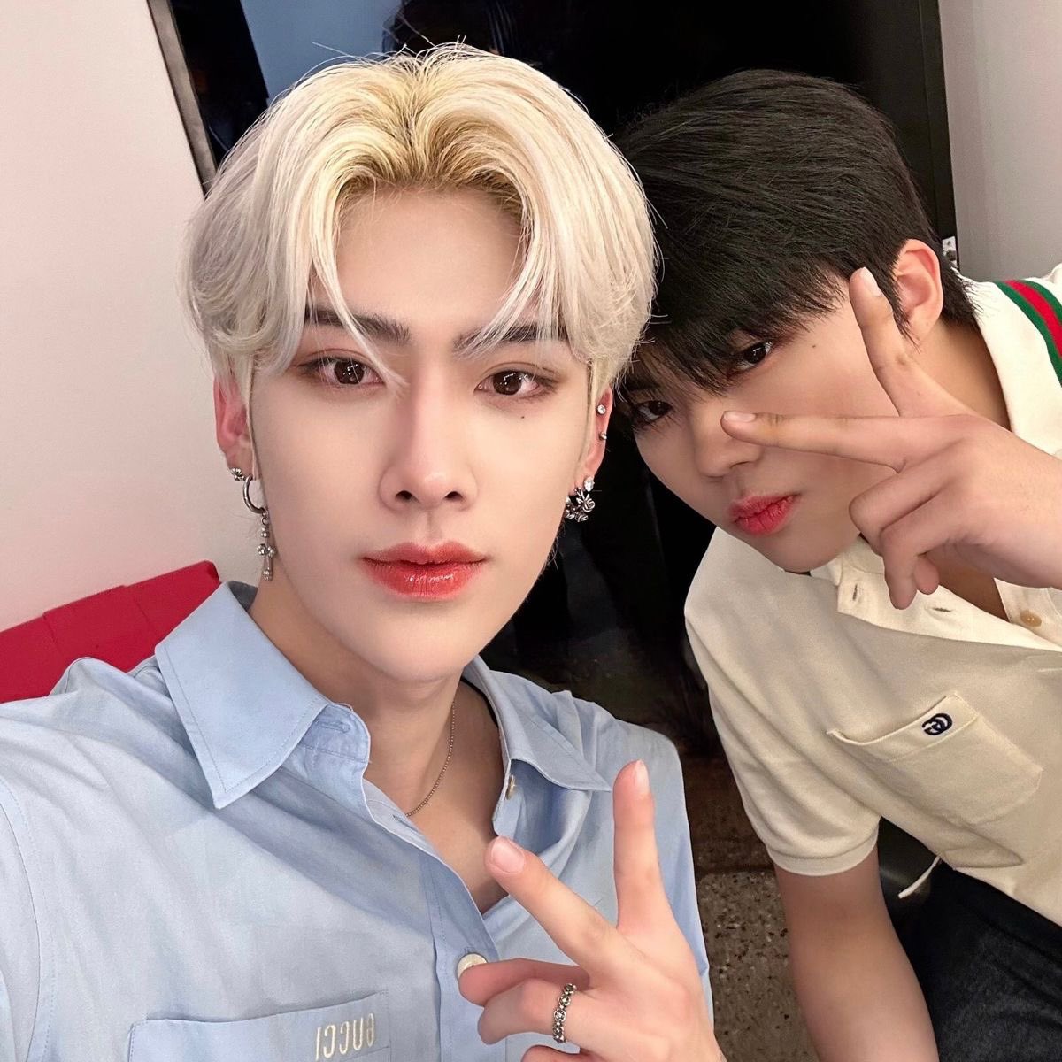 lovezoneoff's tweet photo. [#ESK]

hmmm i saw some luvvies asking me if i had any photos from waozplanet and i do!! here’s a selfie me and tea took together~ https://t.co/AesOokMOmi