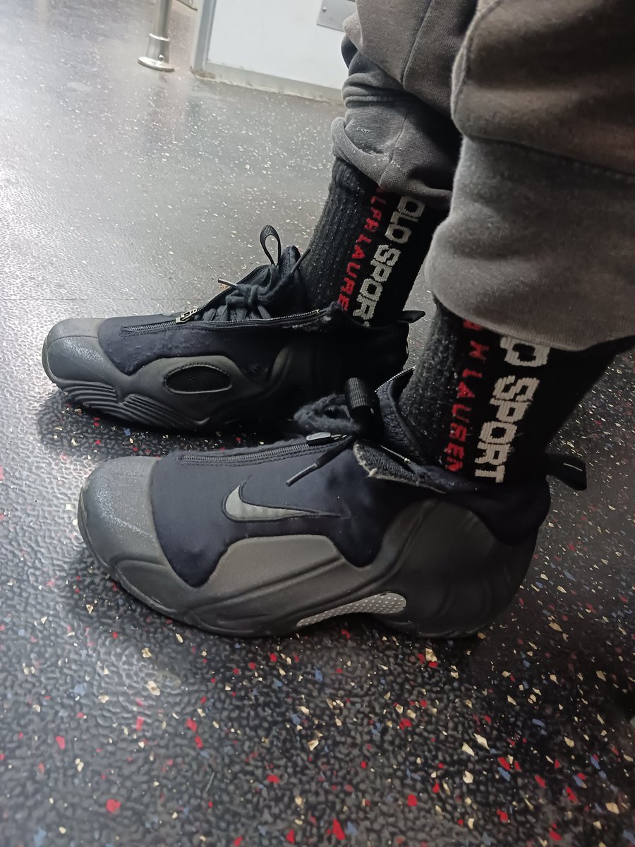 Blackmartian333's tweet image. Another #Debeers Gem 💎I had to dig out the time capsule! 99/2000 #YouWasntThere #90s  #WhatATimeToBeAlive #NikeHead #Nikes #Nike #SneakerHead #Kicks #KOTD #Sneakers #PoloSport #Polo #PRL #FlightPosite #FoamPosite #Classic #Classics #NikeBasketBall #NBA #Basketball #NBATwitter