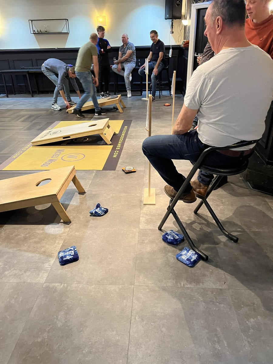 WRoosmalen's tweet photo. Ff potje cornhole bij de beukenhof in odiliapeel 
Dit speel je met 4 zakken neemt rian vd brand  5 zakken mee ( sorry dre ) 😂😂 https://t.co/WGK8qYWDxK