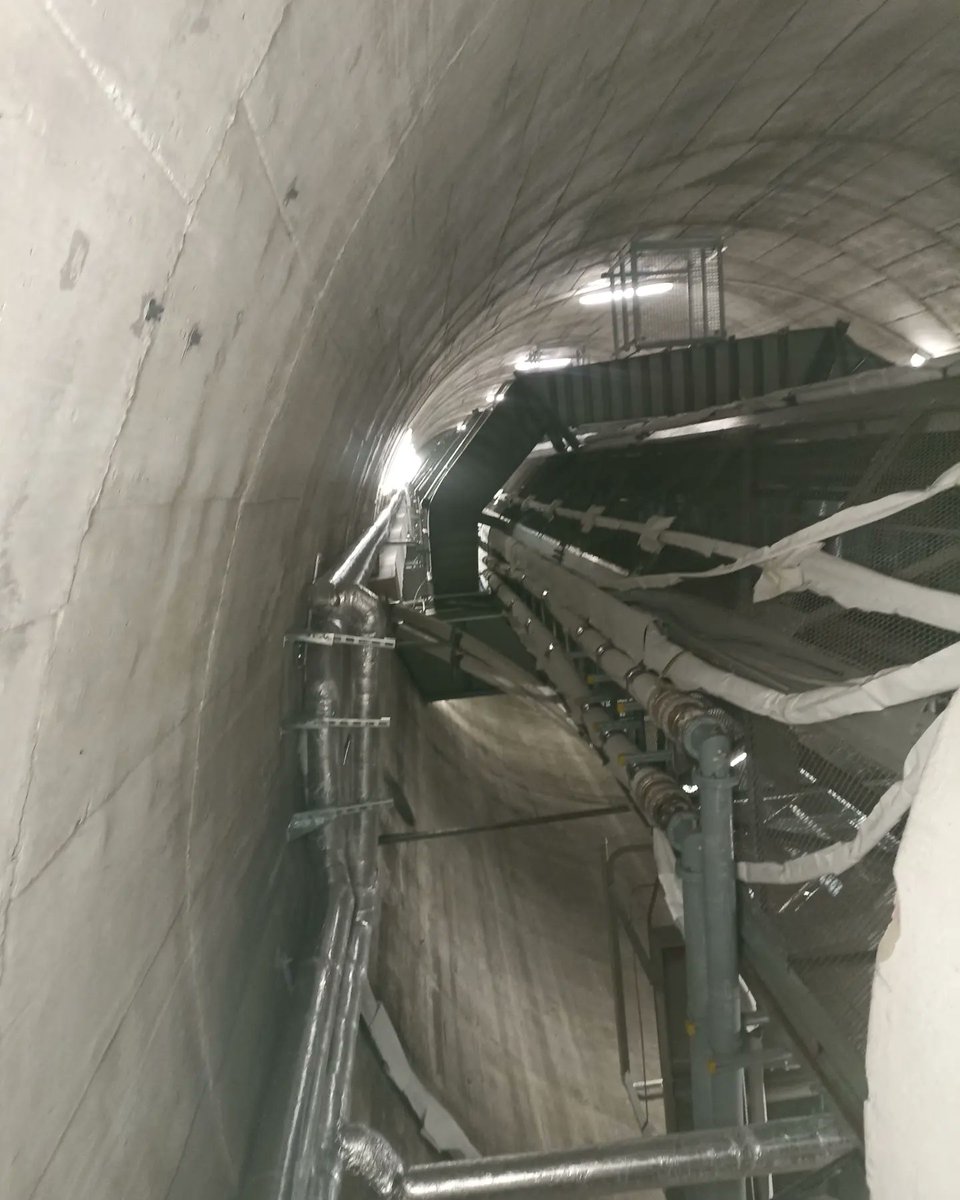 Also, die Aussicht vom Fernsehturm Dresden ist wirklich ganz interessant. Insbesondere den Eindruck, wie sich Dresden in die weitläufig umliegende Landschaft einbettet,  wird man so wohl auch vom <a href="/wolfshuegelturm/">Wolfshügelturm</a> nur eingeschränkt erleben können 😉.