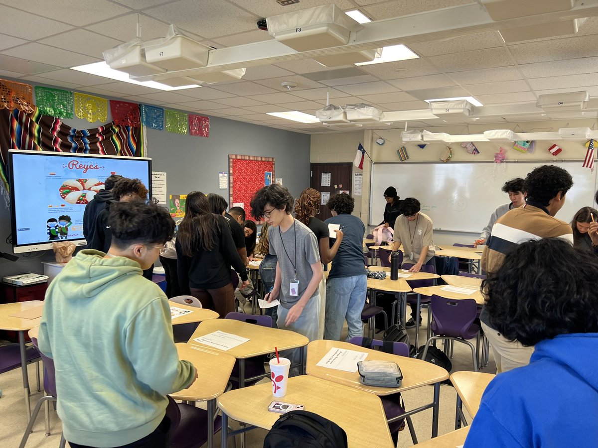 Gallery walk to learn about the Rosca de Reyes celebrated in Mexico, Spain and other Spanish speaking countries. <a href="/Fulshear_HS/">Fulshear High School</a> <a href="/ChargerSchools/">Charger Nation</a>