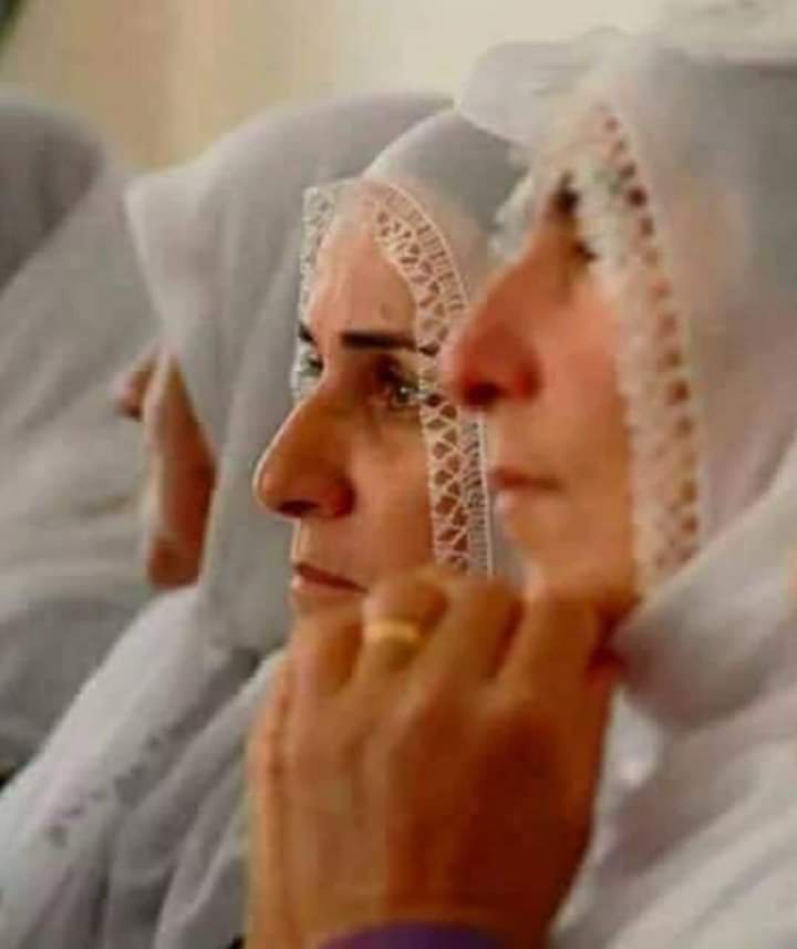 dewrani04's tweet photo. Ben seni #Annemin başındaki o beyaz tülbent….
gibi sevdim o tülbent ki bu coğrafya da…
kadınların onurudur…🌹 https://t.co/xC2H2nY2ql