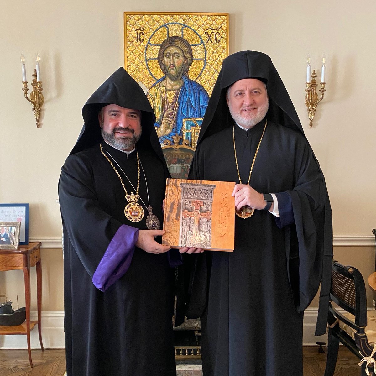 EasternDiocese's tweet photo. Bishop Mesrop Parsamyan visited the Greek Orthodox Archdiocesan Center in NYC on Jan. 3, to offer greetings to Archbishop Elpidophorus, the distinguished leader of our sister church in the U.S., in the season of Christ's birth.
#Armenianchurch #Easterndiocese #GOArch https://t.co/5VjTrAoo67