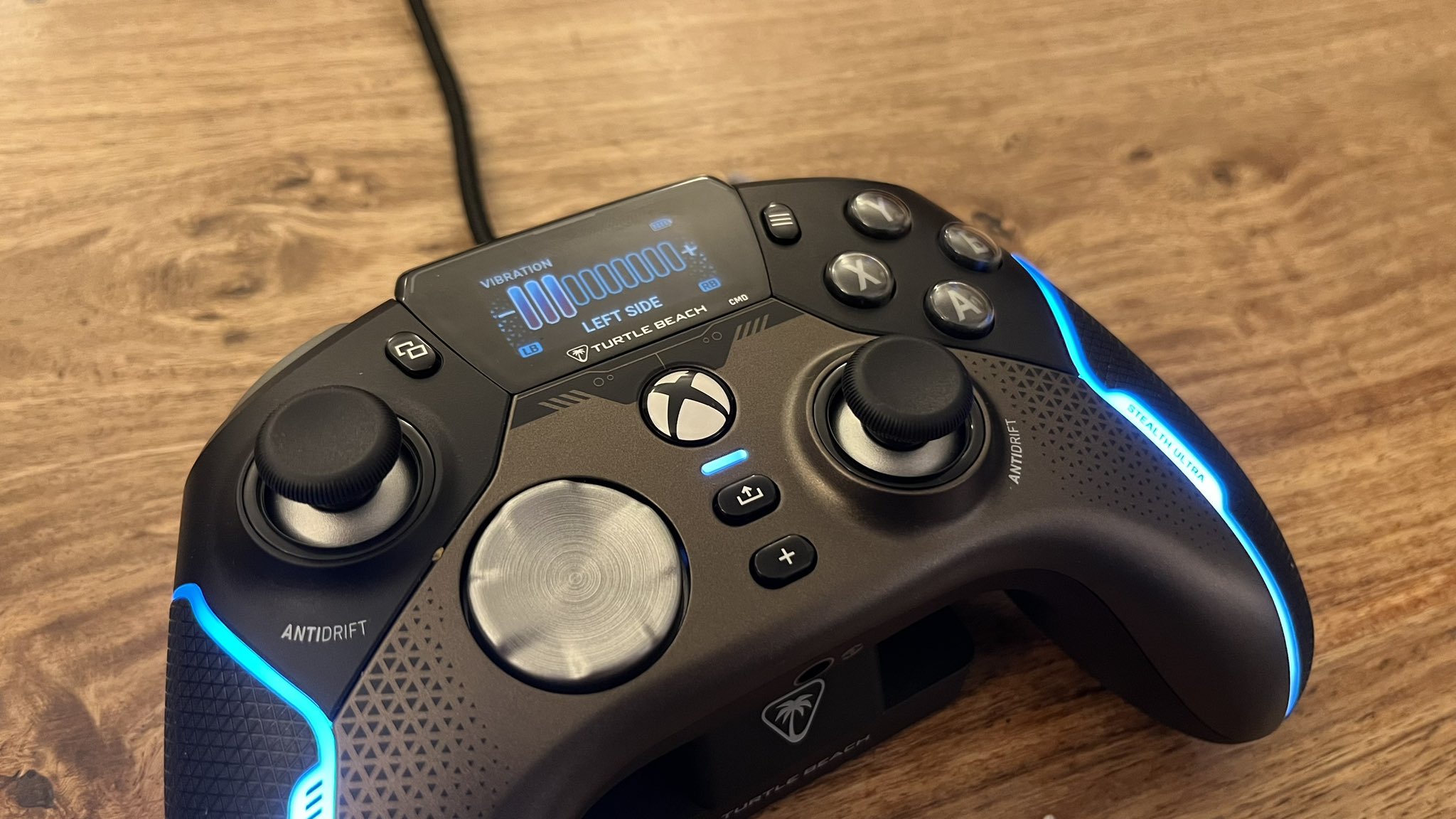 dash 🎪💫 on X: I've been playing around with the new Stealth Ultra  wireless controller from Turtle Beach and it's incredible to see just how  much a little screen can add to