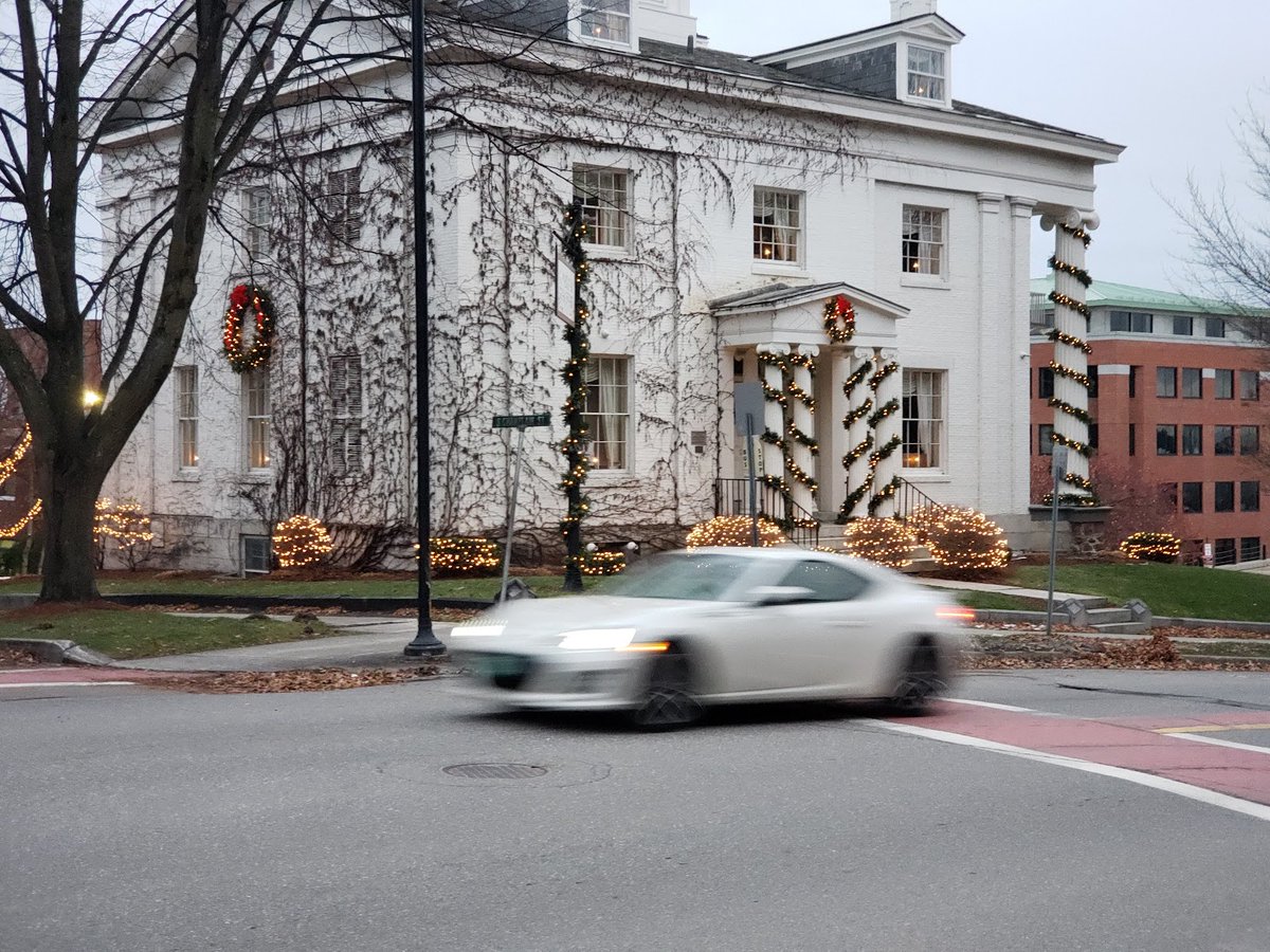 TownsUsa's tweet photo. Burlington, VT, United States 

Population: 42,452
Photos from Google Places API https://t.co/EpnRzPLSVG