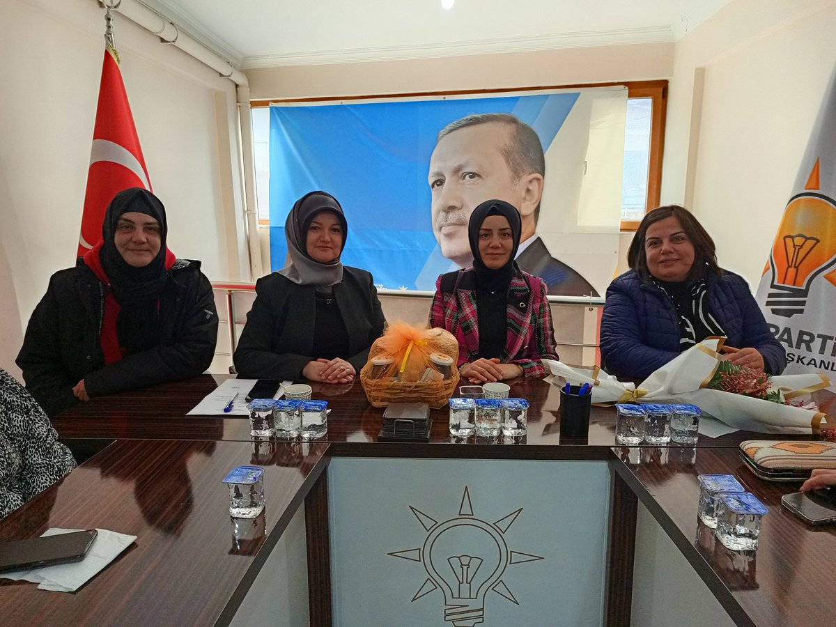 AkKadinCide's tweet photo. İlçe Kadın kolları başkanı Sabahat Ayçin, yönetim kurulu üyeleri ile İl Kadın kolları başkanı @gulsum_koylu37  ile yönetimini ağırladık, istişarelerde bulunduk, ziyaretlerinden ve hoş sohbetlerinden dolayı çok teşekkür ederiz.
@AKKADINGM 
@ak_kastamonu 
@AkCide 
@aysekesir https://t.co/ZSI2MpMwSu