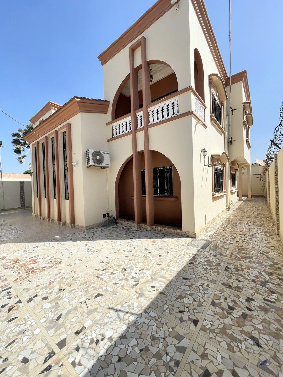 dabaanani's tweet photo. Unfurnished House For Rent!

Location: Brufut Heights (2 minutes from the main highway &amp; 5 minutes drive to the beach)

Contact: +220 721 3044/ 505 5770

#properties #realestate #gambia #propertiesingambia  #rental #house #villa #dabaananipropertymanagement #dpm #dabaananirealty https://t.co/GYUtbIpD4p