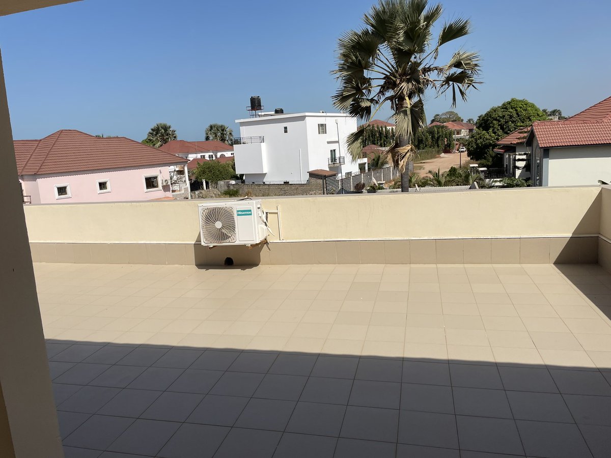 dabaanani's tweet photo. Unfurnished House For Rent!

Location: Brufut Heights (2 minutes from the main highway &amp; 5 minutes drive to the beach)

Contact: +220 721 3044/ 505 5770

#properties #realestate #gambia #propertiesingambia  #rental #house #villa #dabaananipropertymanagement #dpm #dabaananirealty https://t.co/GYUtbIpD4p