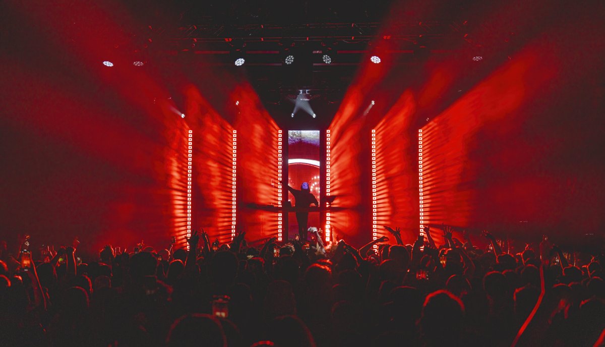 ClayPakyNews's tweet image. Claypaky Volero Waves and Mythos2 Light Up Deathpact at Brooklyn Steel. 

Lighting design by @ChristianJv2 
Lighting supplied by Gateway Productions

Read more: claypaky.it/en/news/claypa…
#Claypaky #VoleroWave #Mythos2 #IgniteYourShow