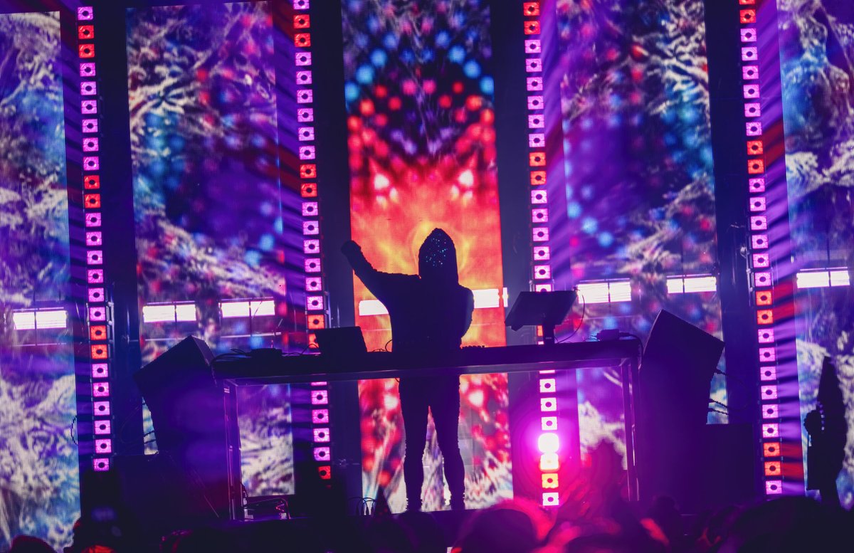 ClayPakyNews's tweet image. Claypaky Volero Waves and Mythos2 Light Up Deathpact at Brooklyn Steel. 

Lighting design by @ChristianJv2 
Lighting supplied by Gateway Productions

Read more: claypaky.it/en/news/claypa…
#Claypaky #VoleroWave #Mythos2 #IgniteYourShow