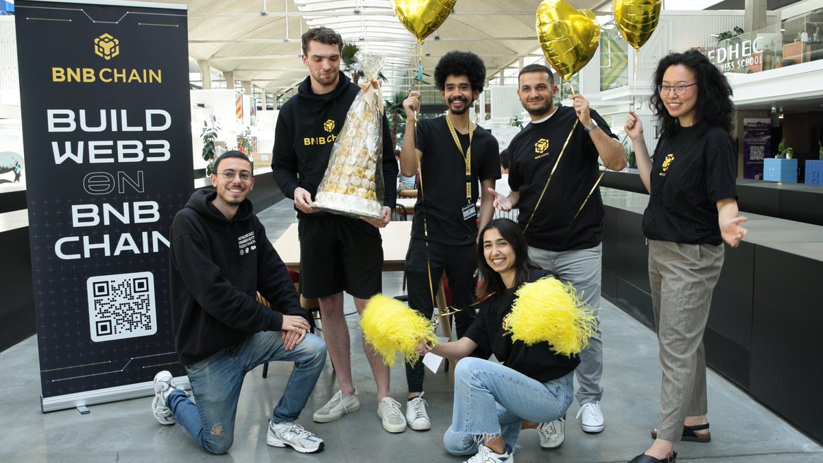 BNBCHAIN's tweet photo. Start the New Year by connecting with our team! 🎉

If you're looking for support, we're always here to chat about developing the next star project on BNB Chain.  Fill out this interest form and we'll reach out!

https://t.co/siRe2WAKV5 https://t.co/j8Nm5z6xlS