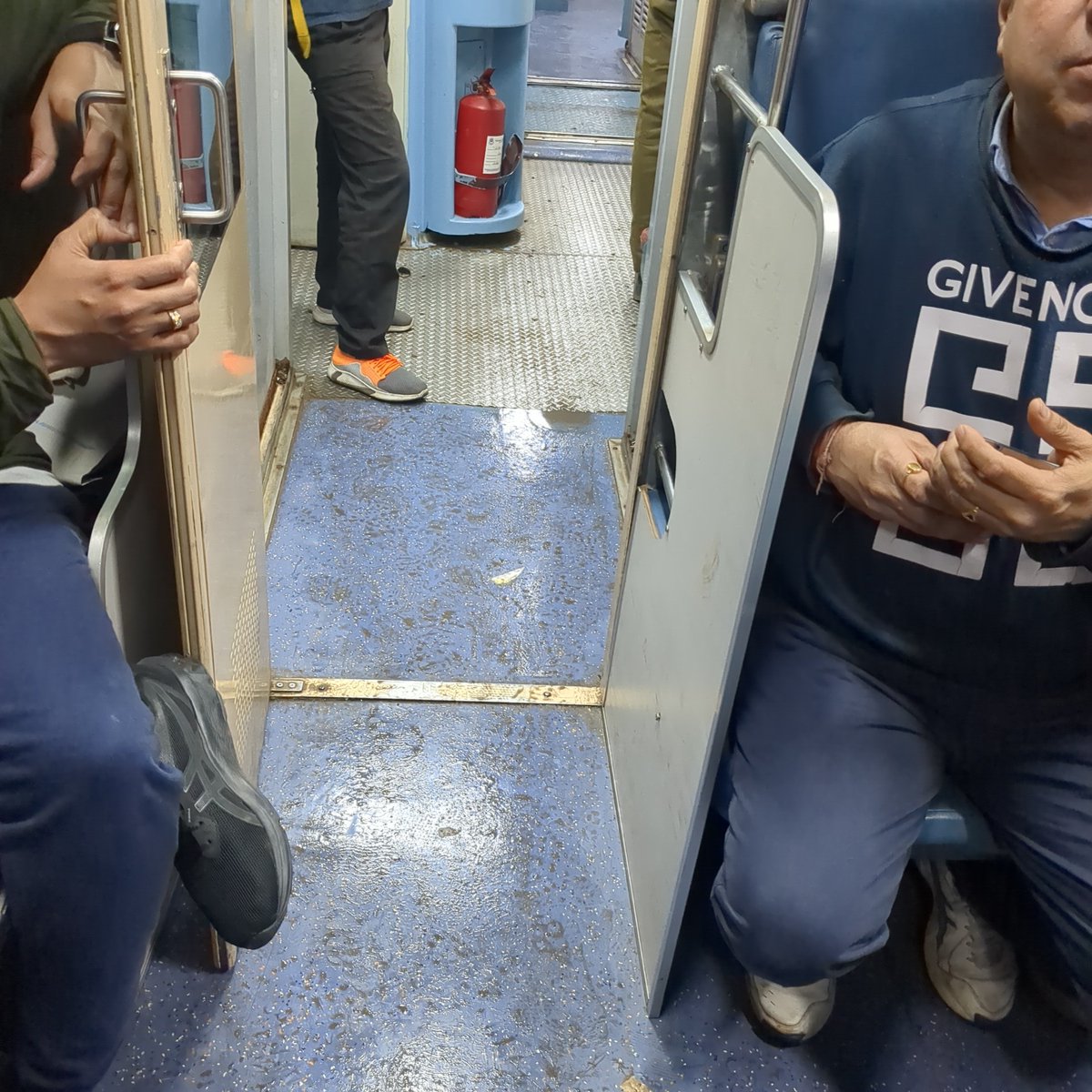 SPIND0CT0R's tweet photo. Pathetic situation in B-2 coach of Delhi -Jammu Tawi Duronto  12265. Request to kindly attend it. Train has just started, even after repeated requests, nobody came to clean. @RailMinIndia @RailwaySeva @RailwayNorthern @AshwiniVaishnaw @DarshanaJardosh @drm_dli https://t.co/aUn2vK7AdN