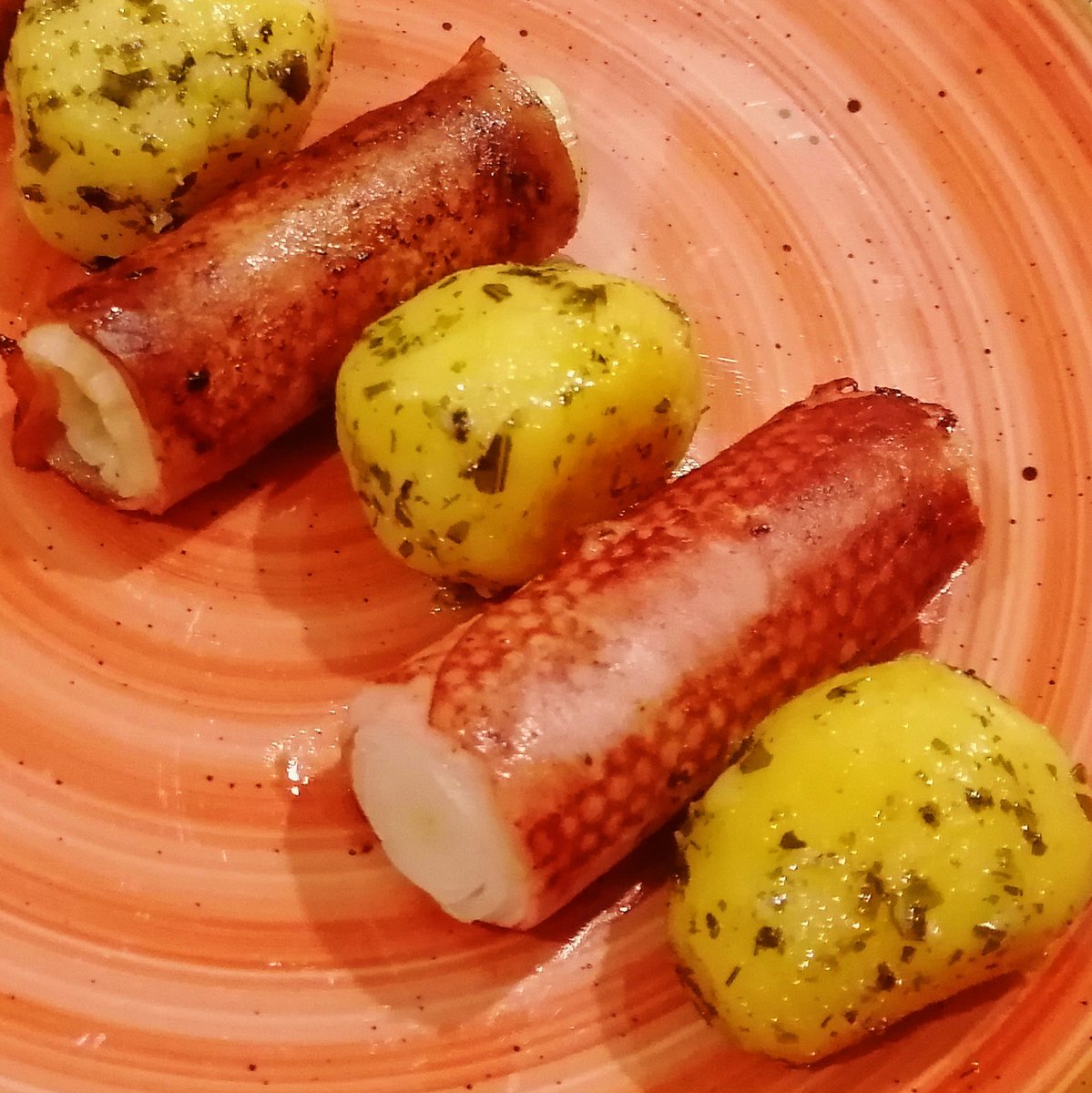 MikeKocht's tweet photo. So einfach und günstig kann feines #Twooking sein:
#Lauch (#Porree) im Schinkenmantel
Dazu #Erdäpfel (#Kartoffel) in #Kräuterbutter
https://t.co/mJZw3TggPe https://t.co/dkLz5kdBKn
