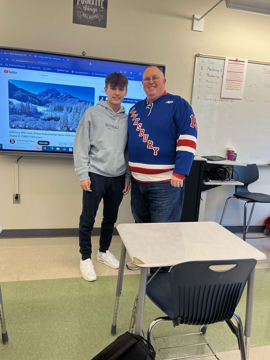 TMHS_Athletics's tweet photo. Redmen Hockey honoring Teachers who made an impact…. Joey Bourgea with Mr. Bourgoin, PJ Civitarese with Mr.Arbogast, and Victor Pacheco with Mr.Sullivan 👍🏻👍🏻👍🏻 https://t.co/I509k2cqln