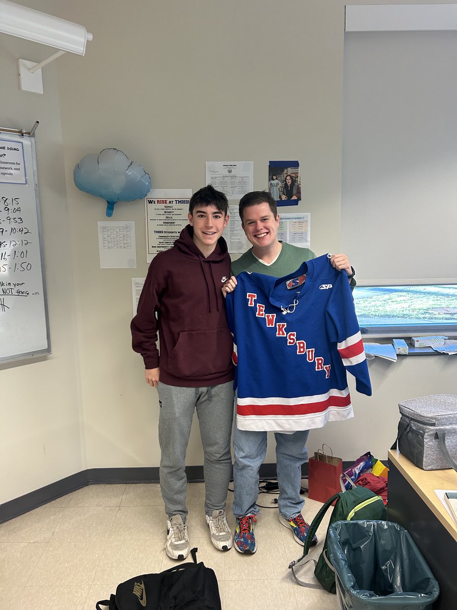 TMHS_Athletics's tweet photo. Redmen Hockey honoring Teachers who made an impact…. Joey Bourgea with Mr. Bourgoin, PJ Civitarese with Mr.Arbogast, and Victor Pacheco with Mr.Sullivan 👍🏻👍🏻👍🏻 https://t.co/I509k2cqln