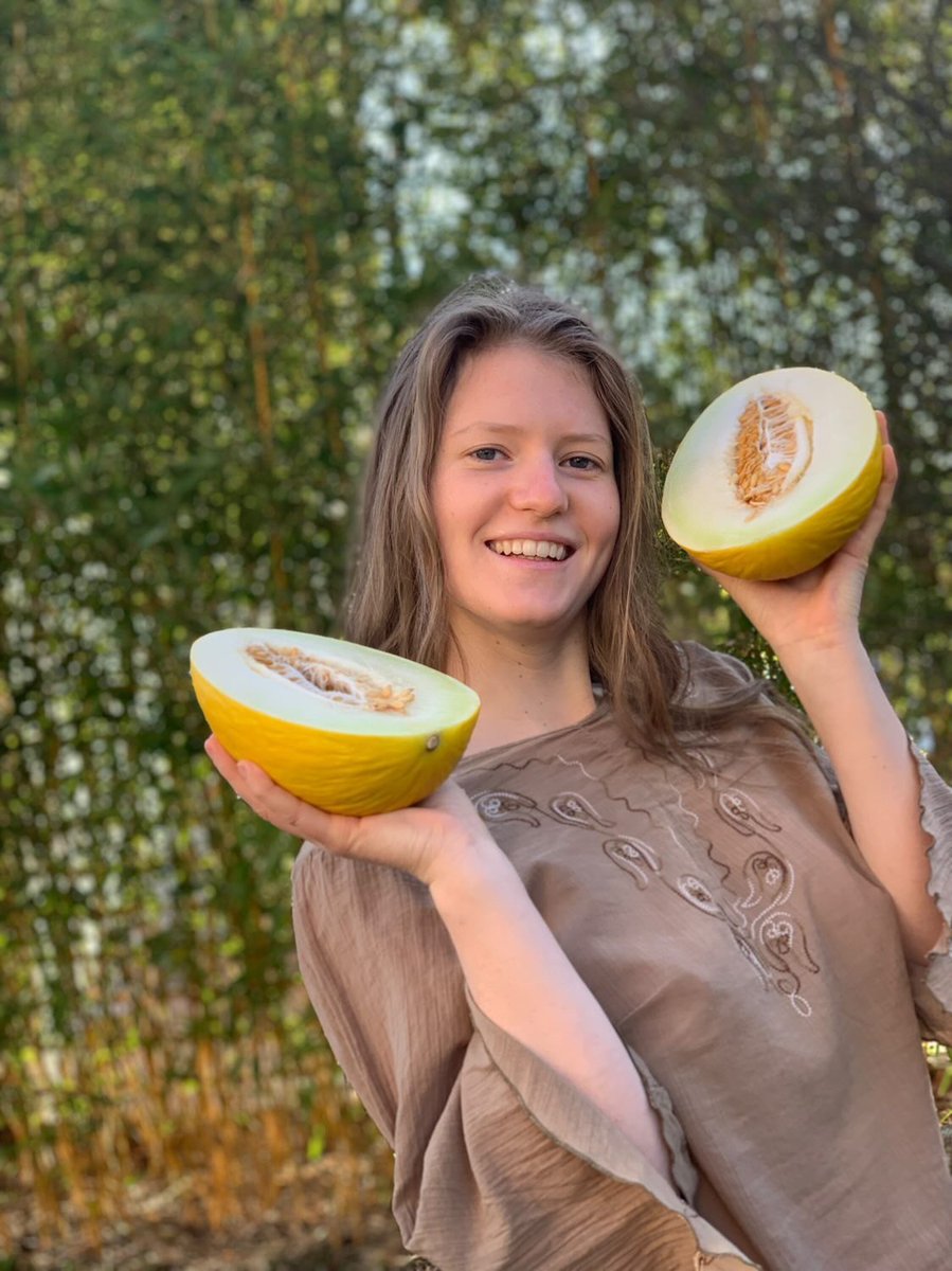 UKFruitfest's tweet photo. We are joined tonight on Fruity Fridays by Julia Sana.

She will speak on the subject "Weight Loss Made Easy".

Every Friday at 7pm UK time we host a speaker on the raw vegan lifestyle.

Join us at 7pm here: https://t.co/lWlZjpKpsT https://t.co/0Hu6eTO2R2