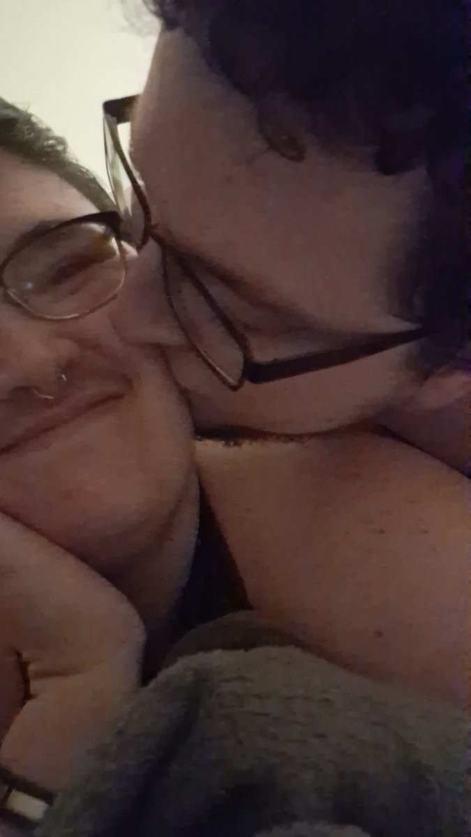 cattyclarinet's tweet photo. What's up gay people in my phone, did you all know I'm in love with my fiancé https://t.co/Z13dWI4Wwy