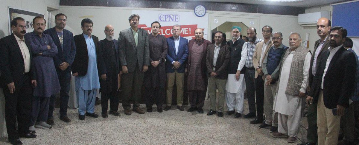 Farozaankhi's tweet photo. میئر کراچی بیرسٹر مرتضی وہاب کونسل آف پاکستان نیوز پیپر ایڈیٹرز (سی پی این ای ) کے میٹ دی ایڈیٹرز پروگرام میں۔
#CPNE #MayorOfKarachi #MurtazaWahab #meettheeditors 
#کراچی https://t.co/O72KRcjp2g