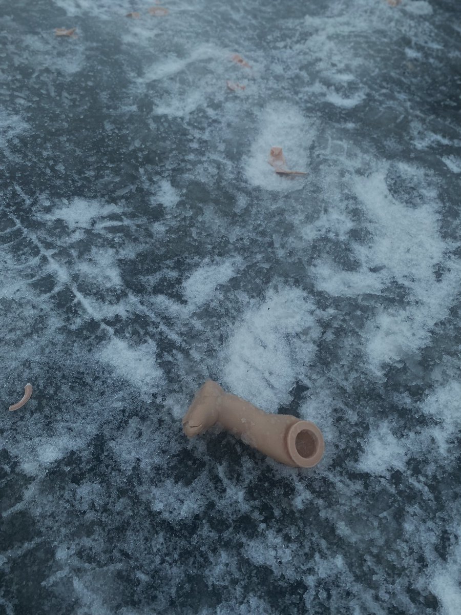 Rumaaas's tweet photo. Czuję się dziś dosłownie jak ta rozjechana lalka 🥲gdzieś tam jeszcze miała głowę https://t.co/QBrPoHnTSz