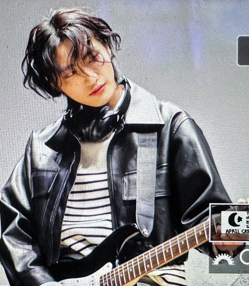 rockstarphwa's tweet photo. very rockstar of him https://t.co/fjHrkWoNwZ