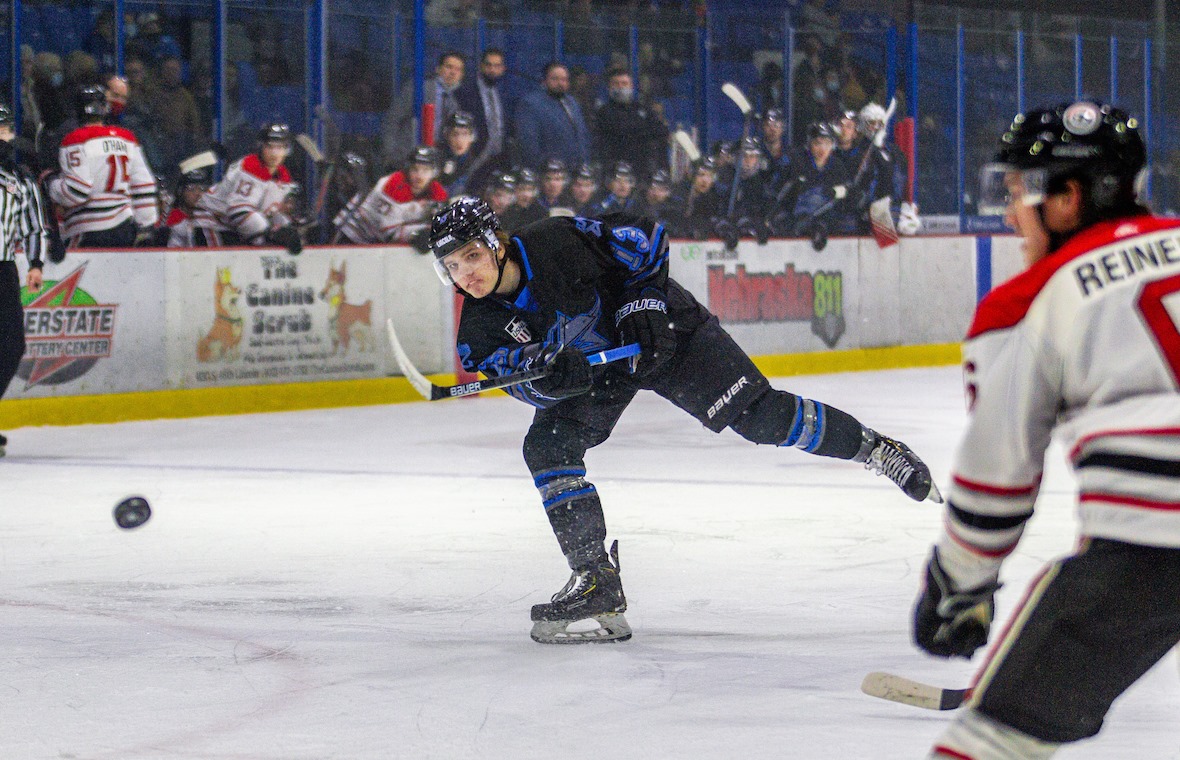 VisitLincolnNE's tweet photo. Need weekend plans yet? Here are some ideas.

1. The Railyard Rink
2. @LincolnStars vs. Waterloo Black Hawks
3. Winter Walkabout at Spring Creek Prairie
4. Crafternoon at @ZiplineBrewing Co.

Check out our FULL event listing for more ideas: https://t.co/2twuLLACy1 https://t.co/q0NnN88OpH