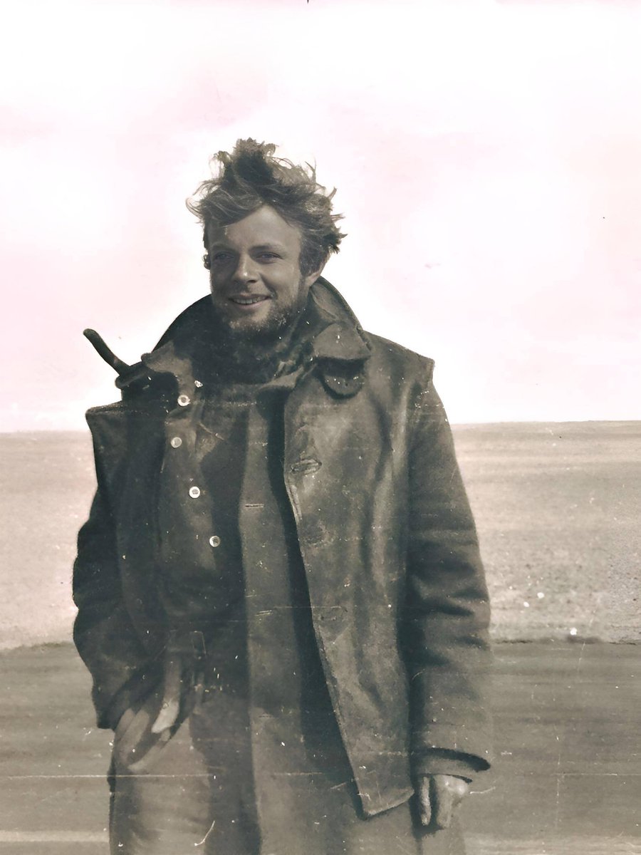 We pay our respects today to Major Mike Sadler, the last surviving member of the original wartime SAS (Special Air Service), who has died aged 103. He is pictured here in the North African desert during #WW2.

Born in 1921, Sadler joined the Long-Range Desert Group, a