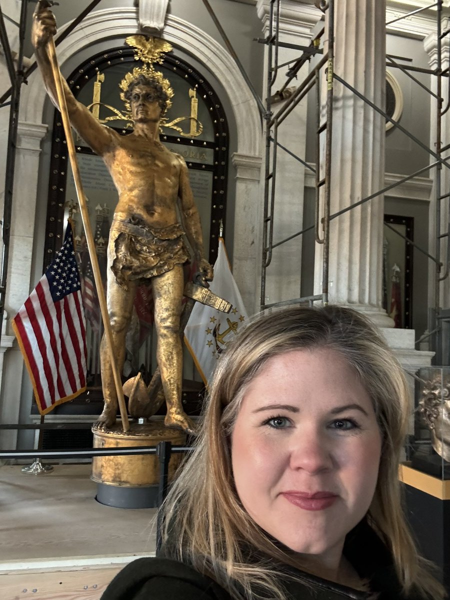 RI’s independent man and an independent woman 💁🏼‍♀️