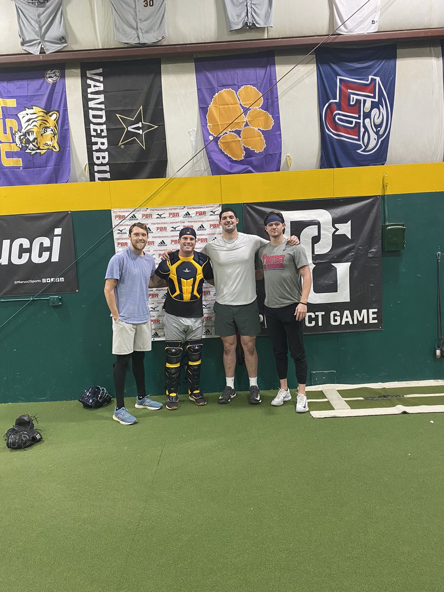 Had some Pro Guys throwing pens in POWERHOUSE today
Wes Clarke-Brewers, Zach Hess-Tigers ,RJ Petit-Tigers,Ethan Chenault- Phillies in the house