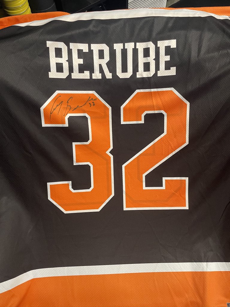 #GIVEAWAY

RETWEET and FOLLOW us for a chance to win this signed Craig Berube NK reversible jersey! Winner will be picked on 1/11

Don’t miss this weeks podcast with Chief, available on all podcast platforms!

Watch: youtu.be/1mWQZi3QISA?si…
Listen: podcasts.apple.com/us/podcast/nas…