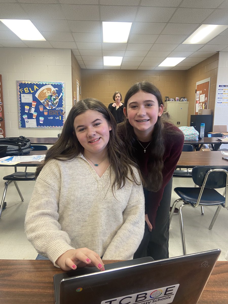 AnnaMunroe3's tweet photo. So proud of my girls! Emma and Ella had fun helping teach about breakouts. Thank you Mrs. Dunston for engaging the students and for giving them the confidence to have this teachable moment.
⁦@dms_tcboe⁩ https://t.co/mQ6BAJYc86