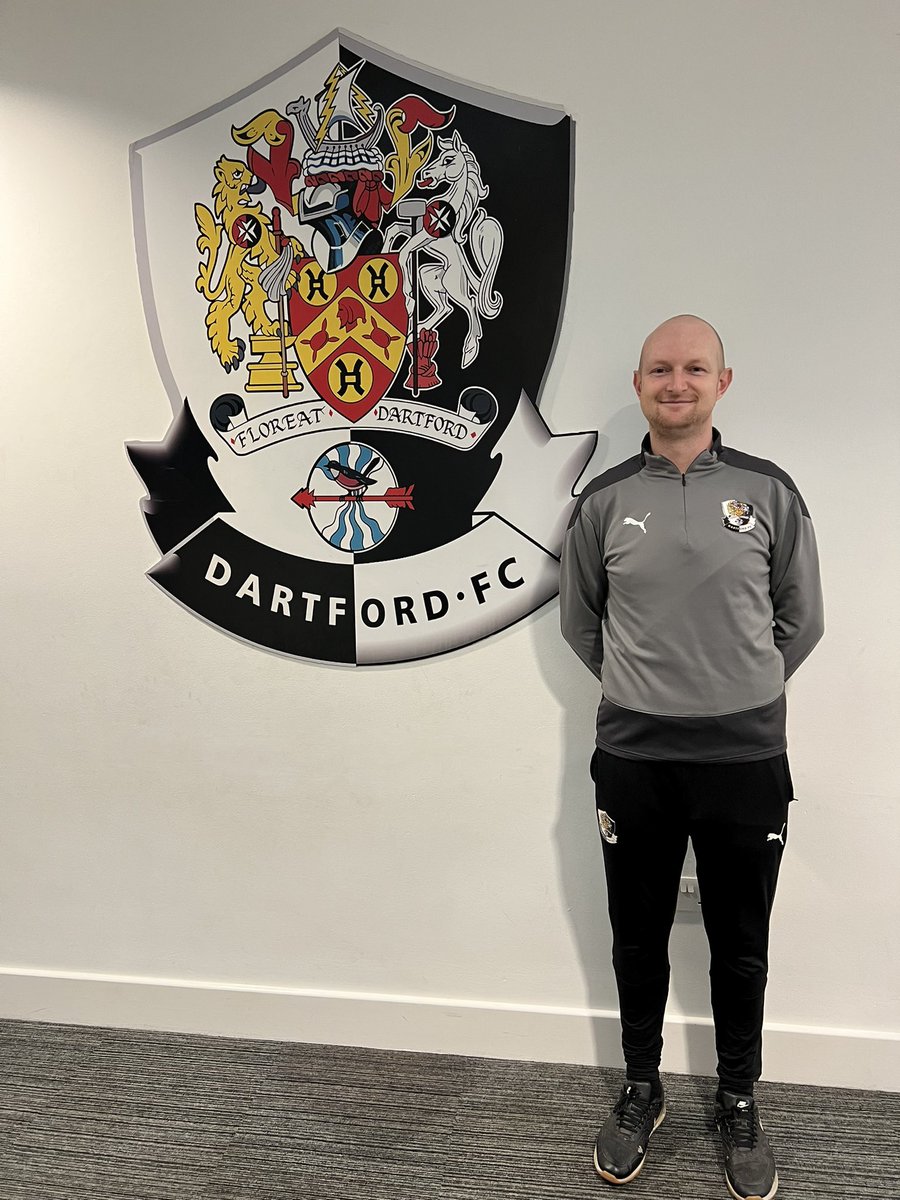 Darren Corley 

New Lead of Dartford FC Grassroots Youth Football

After more than a decade with Dartford FC, working across various sections Darren has been asked to take the lead to develop the clubs community youth section and develop our volunteer coaches 

@Darren_Corley