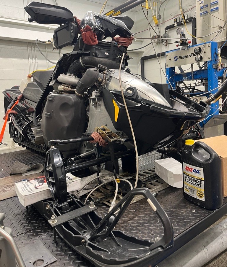 AMSOILINC's tweet image. Much to our dismay, the ground is (mostly) brown in Superior, but that doesn’t stop us from beating up sleds in our mechanical lab. 

#AMSOIL #Dyno #MechanicalLab #ProductTesting