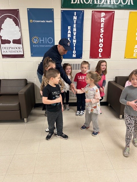 DeepwoodLake's tweet image. #FavoritePhotoFriday The Mentor @KofC presented Ms. Mandy's preschool class with a $1,500 donation #BroadmoorSchool. We will use the funds to enhance our learning environment throughout the school. Many thanks you to the #KnightsOfColumbus for their support! #EmpowerEngageEnrich