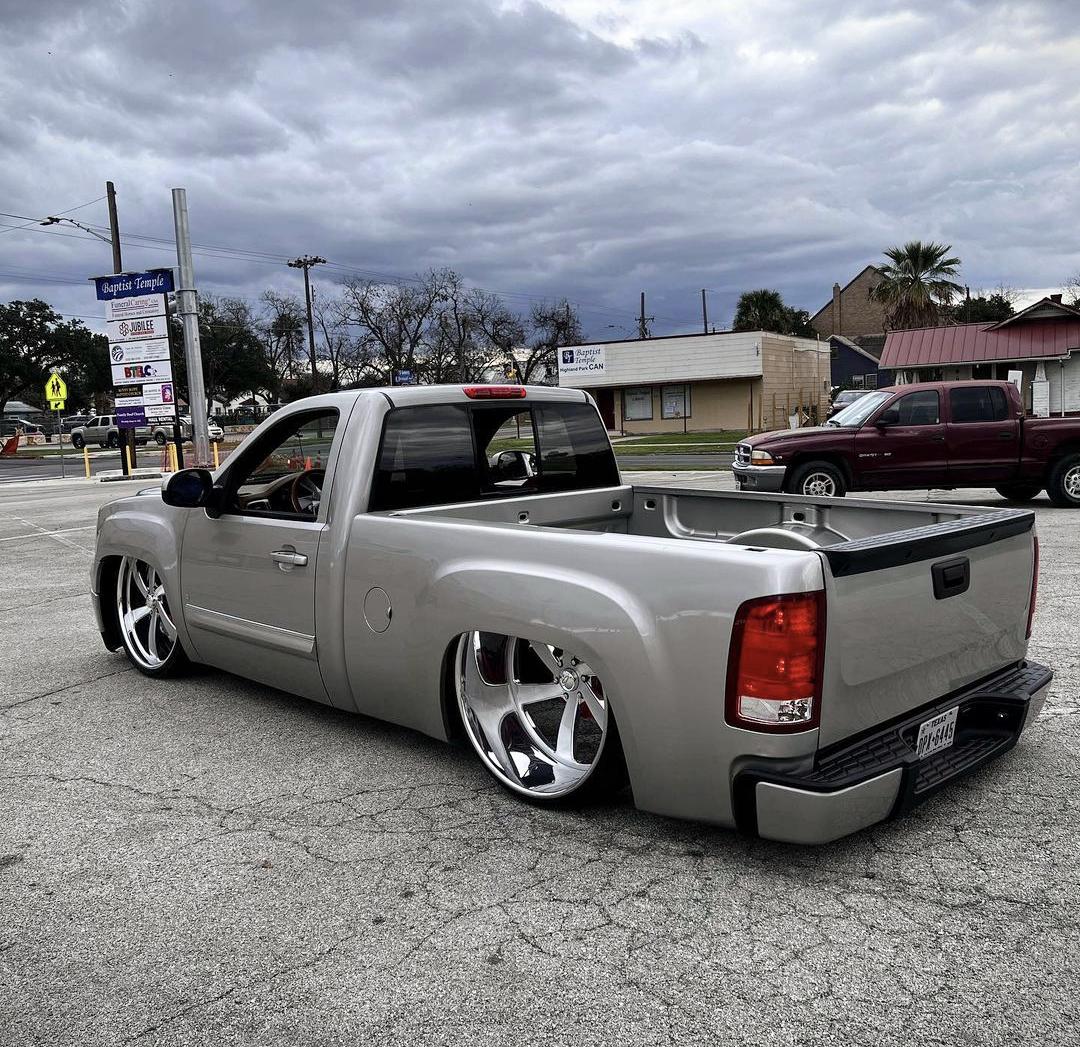 TrucksPointless's tweet photo. #Bagd on Billets https://t.co/l8yp718zuD