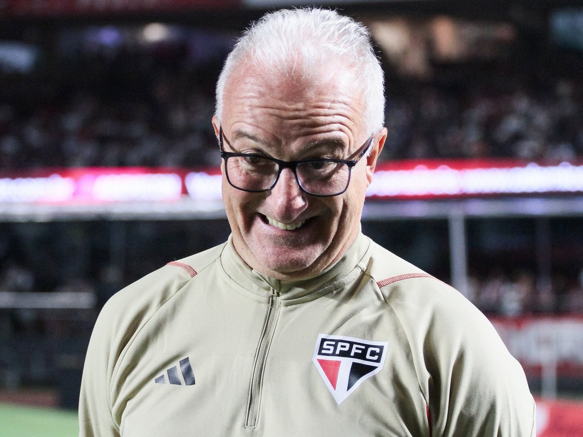 💬 SITUAÇÃO: Ednaldo ligou para Júlio Casares consultando a situação de Dorival Júnior, mas apenas isso, sem fazer nenhum convite ao treinador.

A multa de Dorival é de três meses de seu salário e a instabilidade na CBF o deixou inseguro sobre uma possível proposta.

[<a href="/geglobo/">ge</a>]