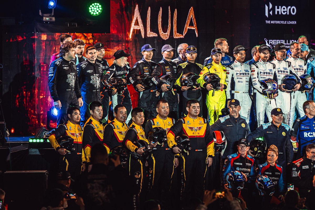 TME_team's tweet photo. Szukamy, szukamy i znajdziemy 👀✅ Proxcars TME Rally Team podczas oficjalnej ceremonii otwarcia @dakar 📸

Za nami intensywny piątek podczas #DakarInSaudi #teamTME w akcji! 

📸 Actiongraphers https://t.co/whAGEJbIGK