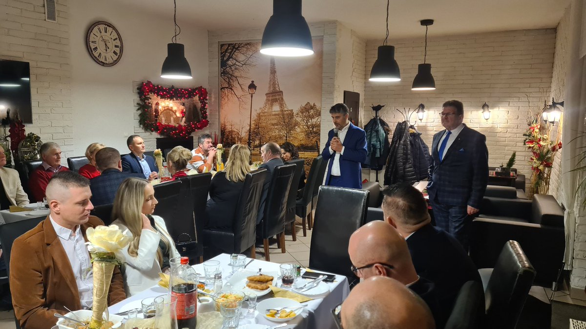 Radosław Lubczyk (@lubczyk_radek) on Twitter photo Dziś w Karlinie na zaproszenie Prezesa PSL powiatu białogardzkiego Jana Ciszka miałem przyjemność wziąć udział w spotkaniu noworocznym struktur powiatowego PSL. 
Jedne wybory za nami, kolejne przed nami. Możecie na mnie liczyć! Życzę Wam samych sukcesów w 2024 r. ✌️ Dziś w Karlinie na zaproszenie Prezesa PSL powiatu białogardzkiego Jana Ciszka miałem przyjemność wziąć udział w spotkaniu noworocznym struktur powiatowego PSL. 
Jedne wybory za nami, kolejne przed nami. Możecie na mnie liczyć! Życzę Wam samych sukcesów w 2024 r. ✌️