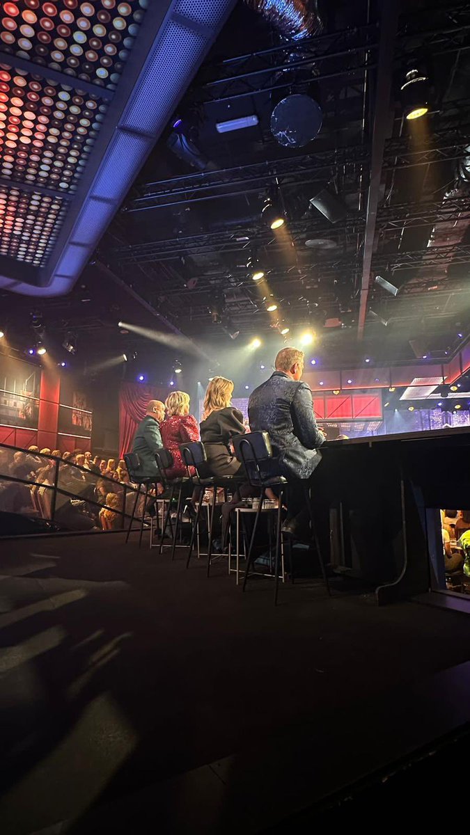 Vajèn van den Bosch (@vajenb) on Twitter photo STARS ON STAGE✨ Vanavond om 20.00 op RTL 4! Het was een eer om plaats te mogen nemen in de jury, naast niemand minder dan <a href="/albertverlinde1/">Albert Verlinde</a> <a href="/pauldeleeuw1962/">pdl</a> en <a href="/van_lone/">Vanita Lone</a> !🤍
♥️ En wat is dit een mooi programma! Wie gaat er kijken? <a href="/medialanebv/">medialane</a> STARS ON STAGE✨ Vanavond om 20.00 op RTL 4! Het was een eer om plaats te mogen nemen in de jury, naast niemand minder dan <a href="/albertverlinde1/">Albert Verlinde</a> <a href="/pauldeleeuw1962/">pdl</a> en <a href="/van_lone/">Vanita Lone</a> !🤍
♥️ En wat is dit een mooi programma! Wie gaat er kijken? <a href="/medialanebv/">medialane</a>